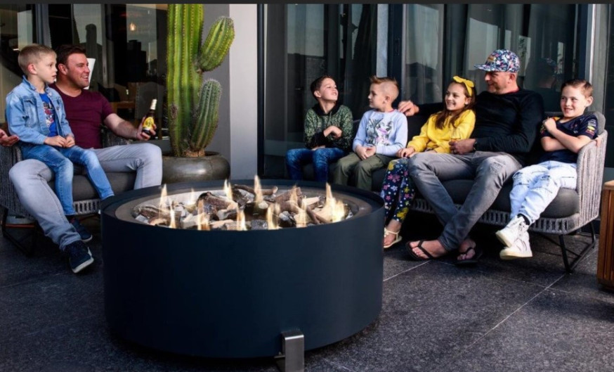 Signi-Fires-Rectangular-Gas-Fire-Pit-Lifestyle-1